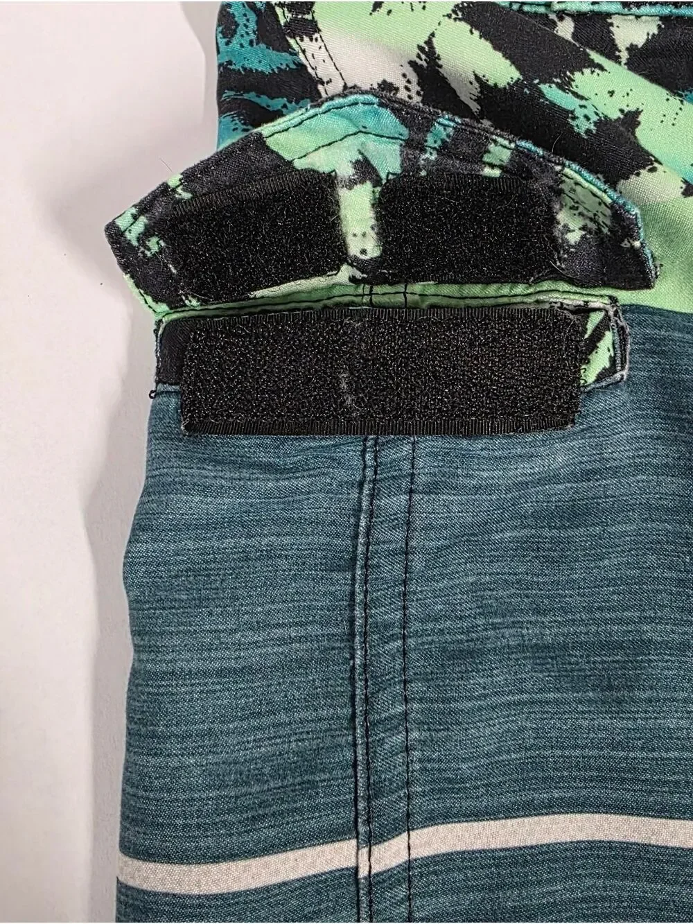 Quiksilver Boy's Board/Swim Shorts Teal, Green & Black, Size 3